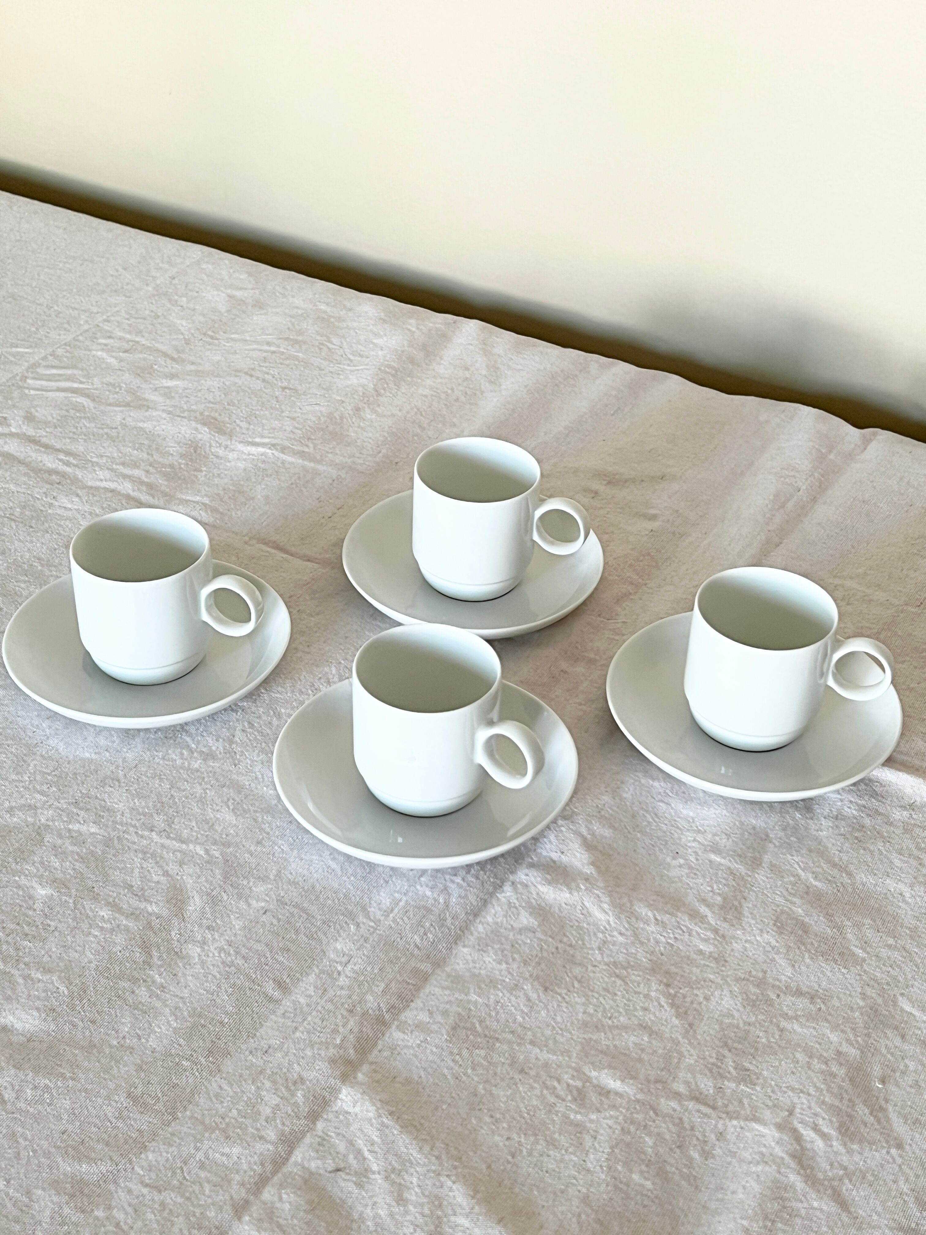 Rosenthal Studio Linie, white cups and saurcers, model DUO, designed by Ambrogio Pozzi