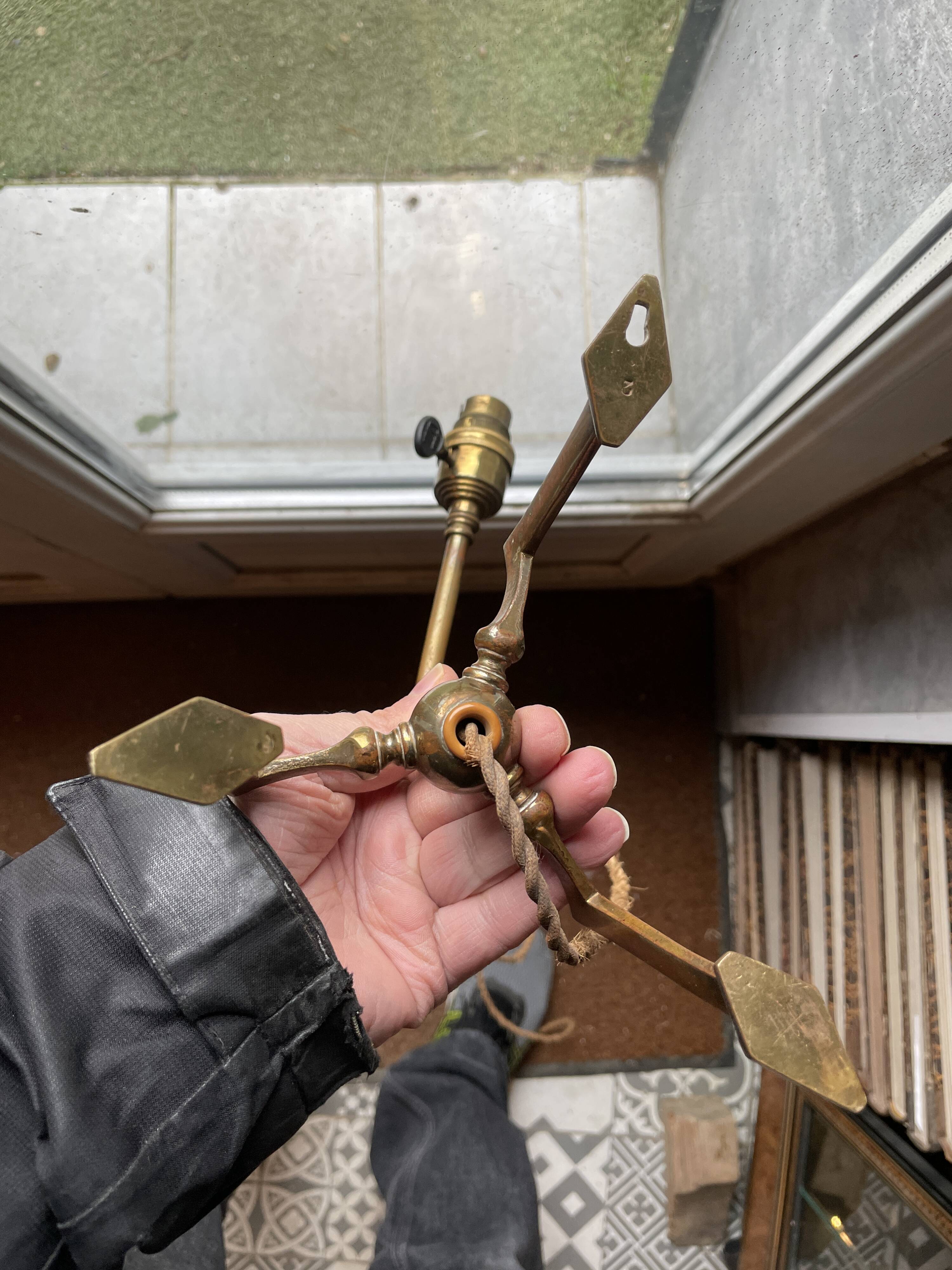 Rare articulated tripod base table lamp in gold-plated brass
