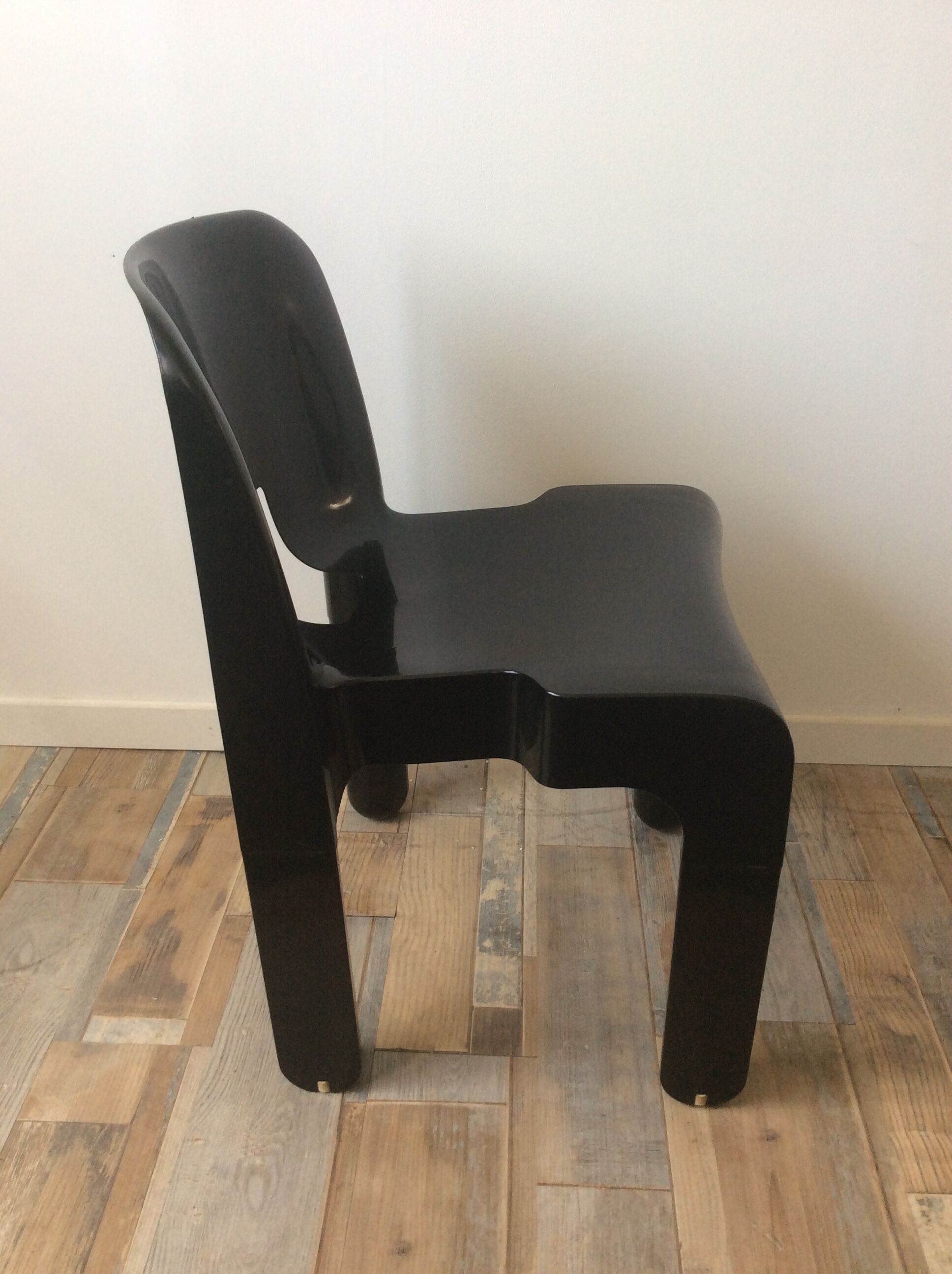 Universal Chair 4867 by Joe Colombo