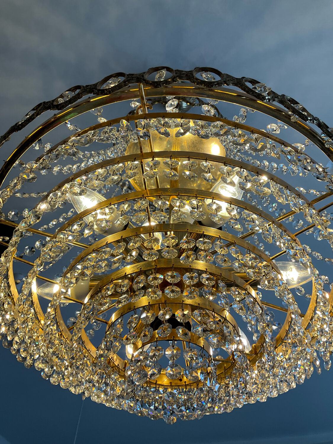 Lustre cascade en bronze et pampilles de cristal