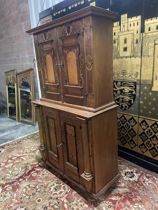 Buffet deux corps allemand en bois sculpté