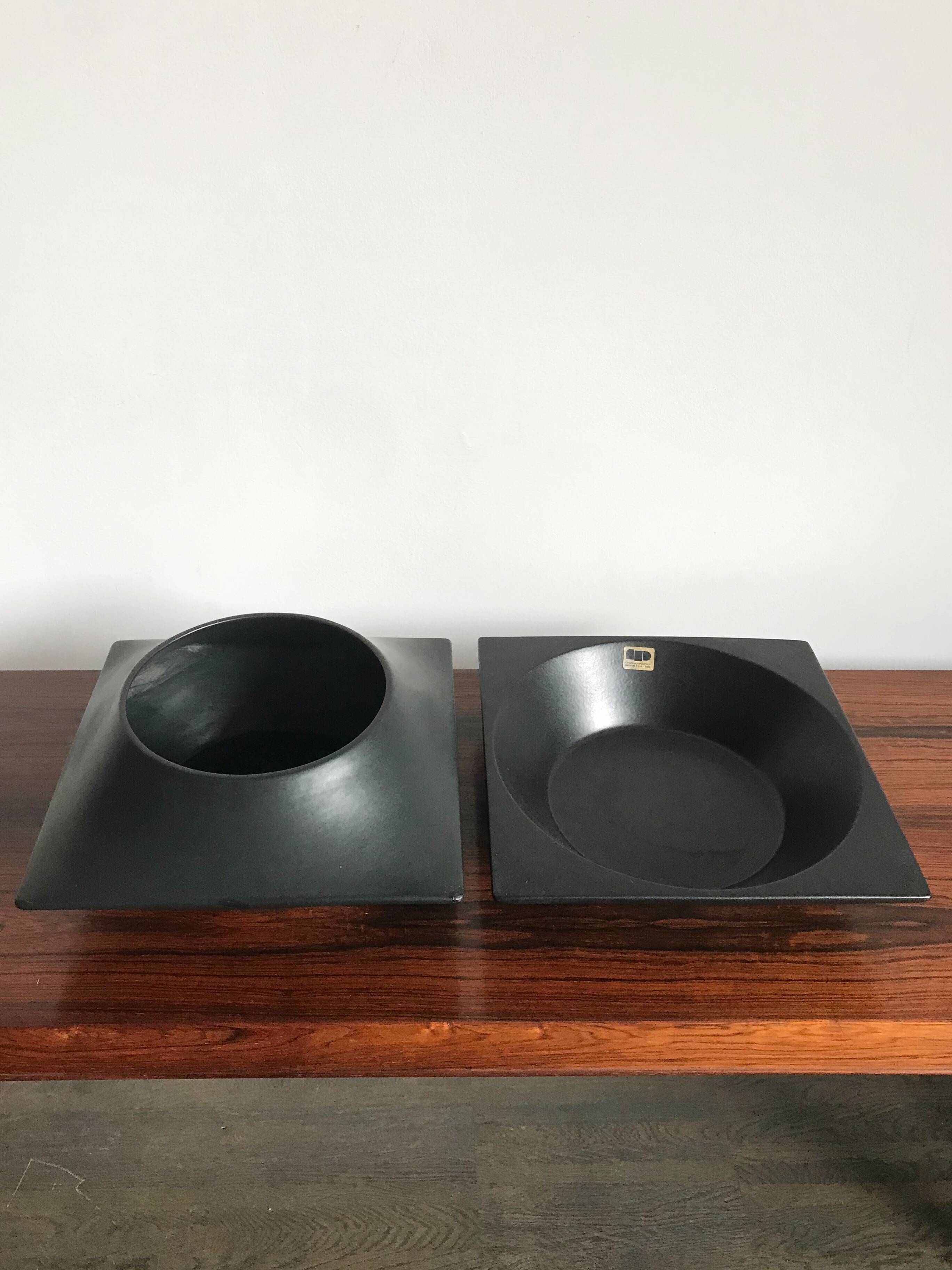 Franco Pozzi Italian black ceramic centerpiece vase 1960s