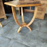 Pedestal table
