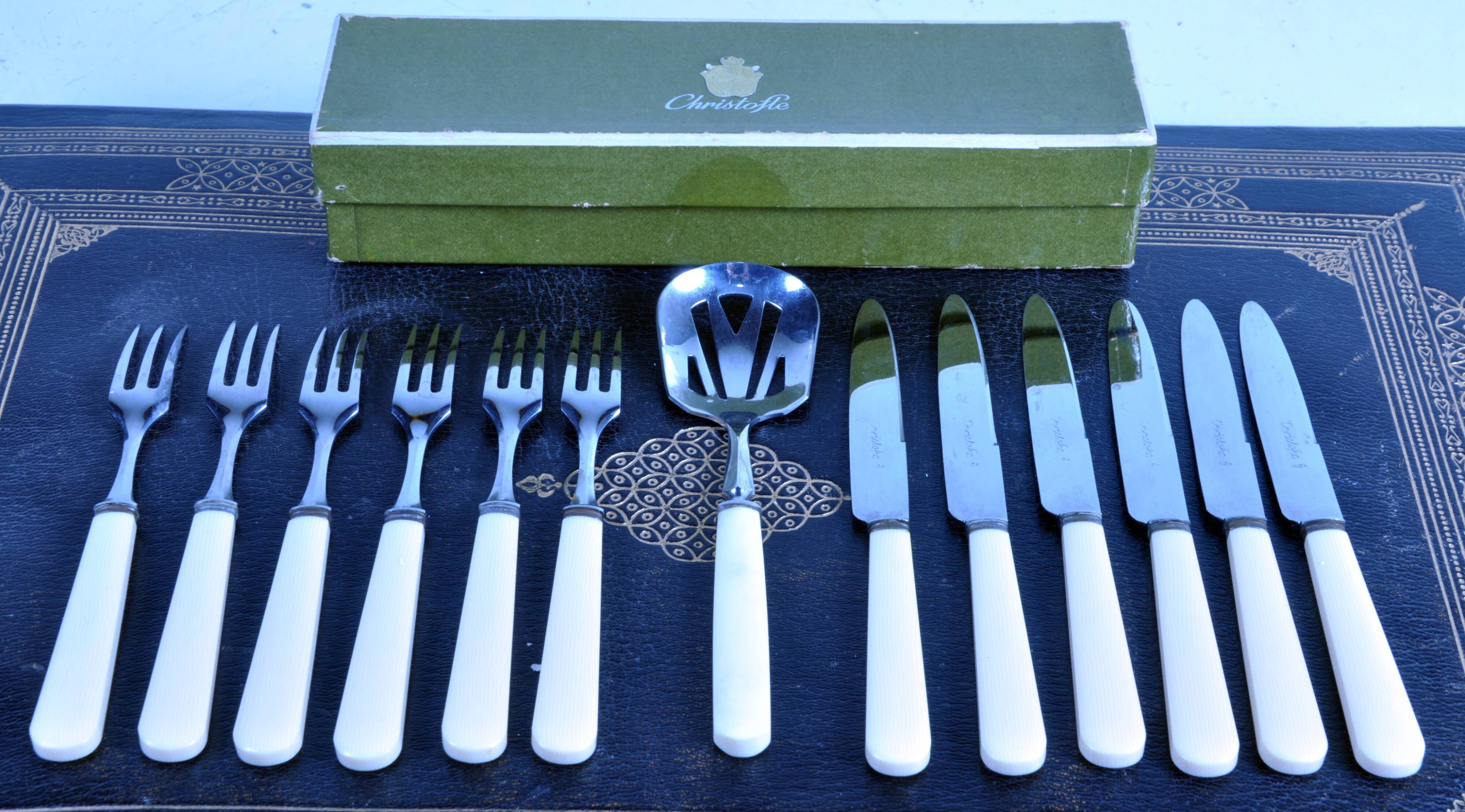 Christofle dessert cutlery, ivory handle, 19th century.