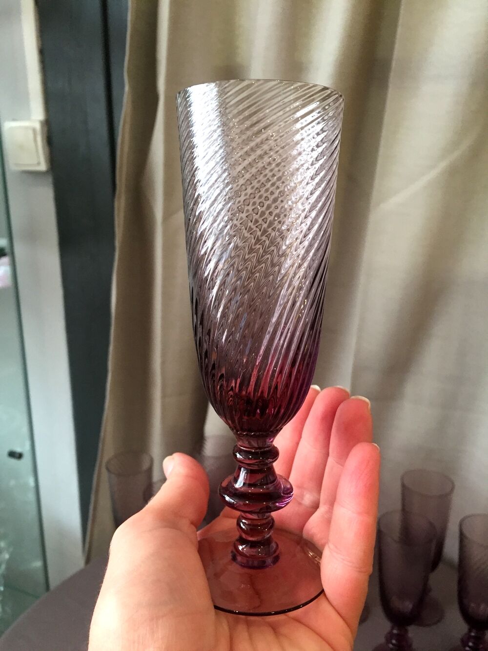 Suite de 12 flûtes a champagne violet en cristal d'hartzwiller