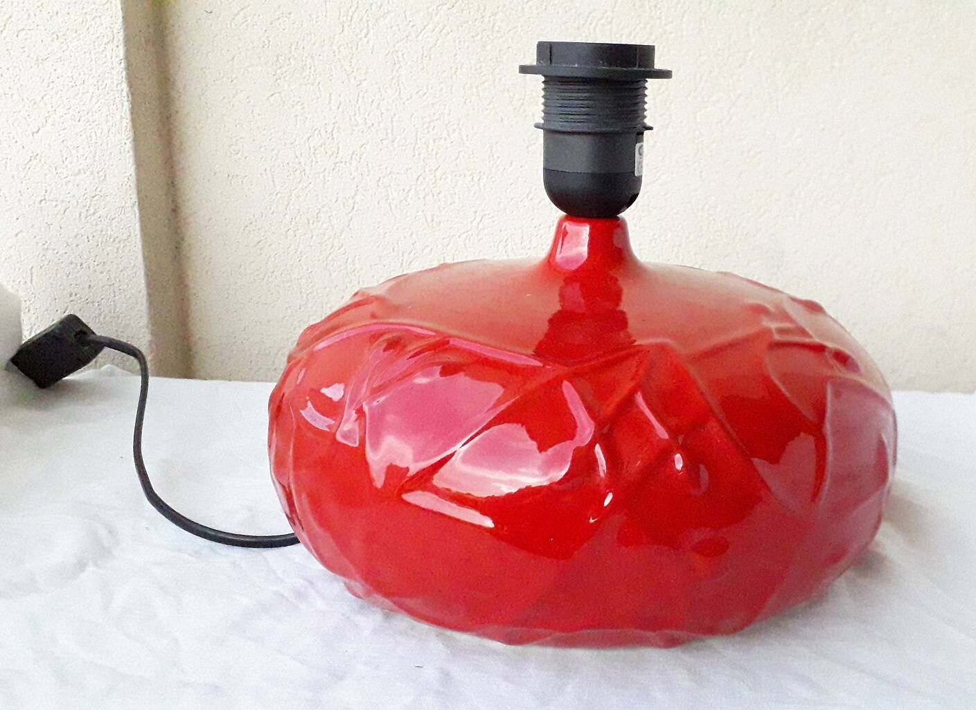 Red ceramic lamp