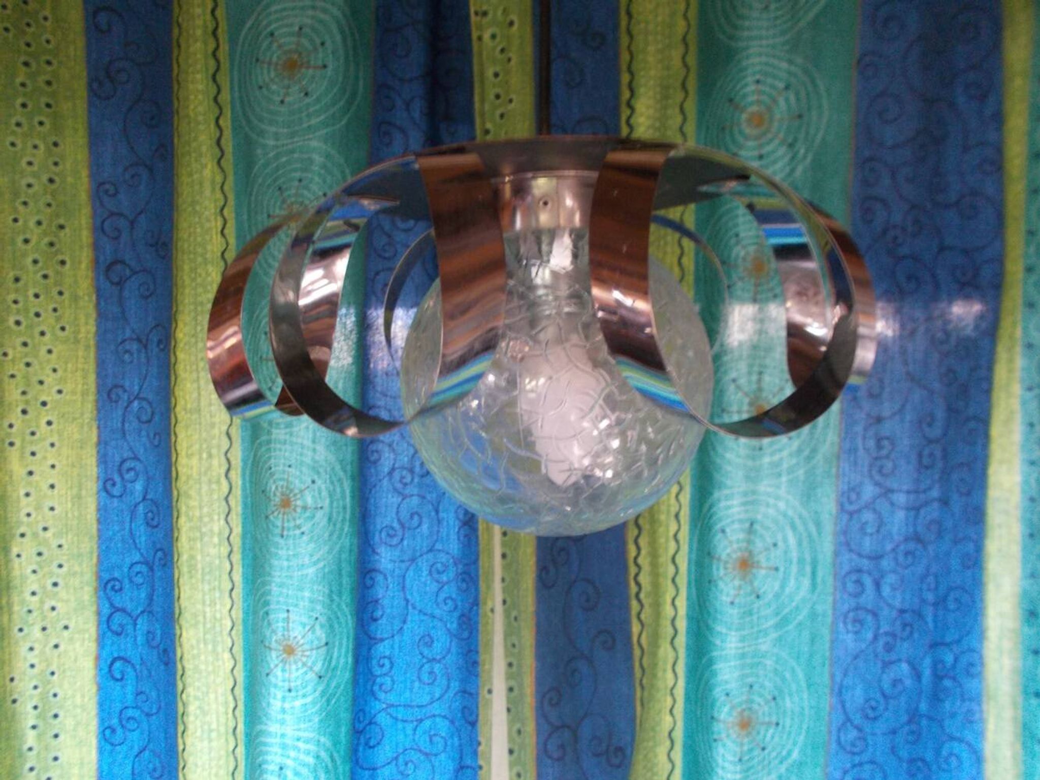 Suspension verre et métal chromé année 70