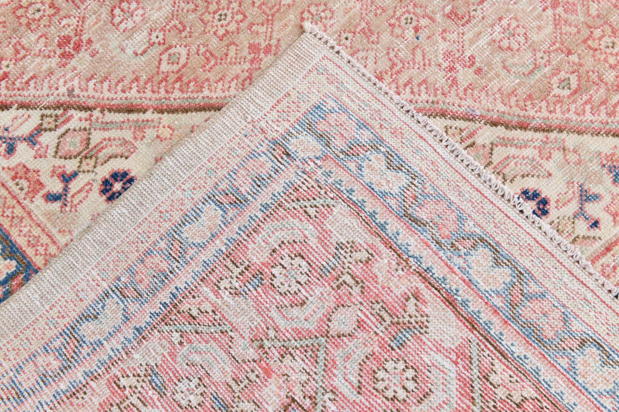 Tapis persan classique rose et bleu