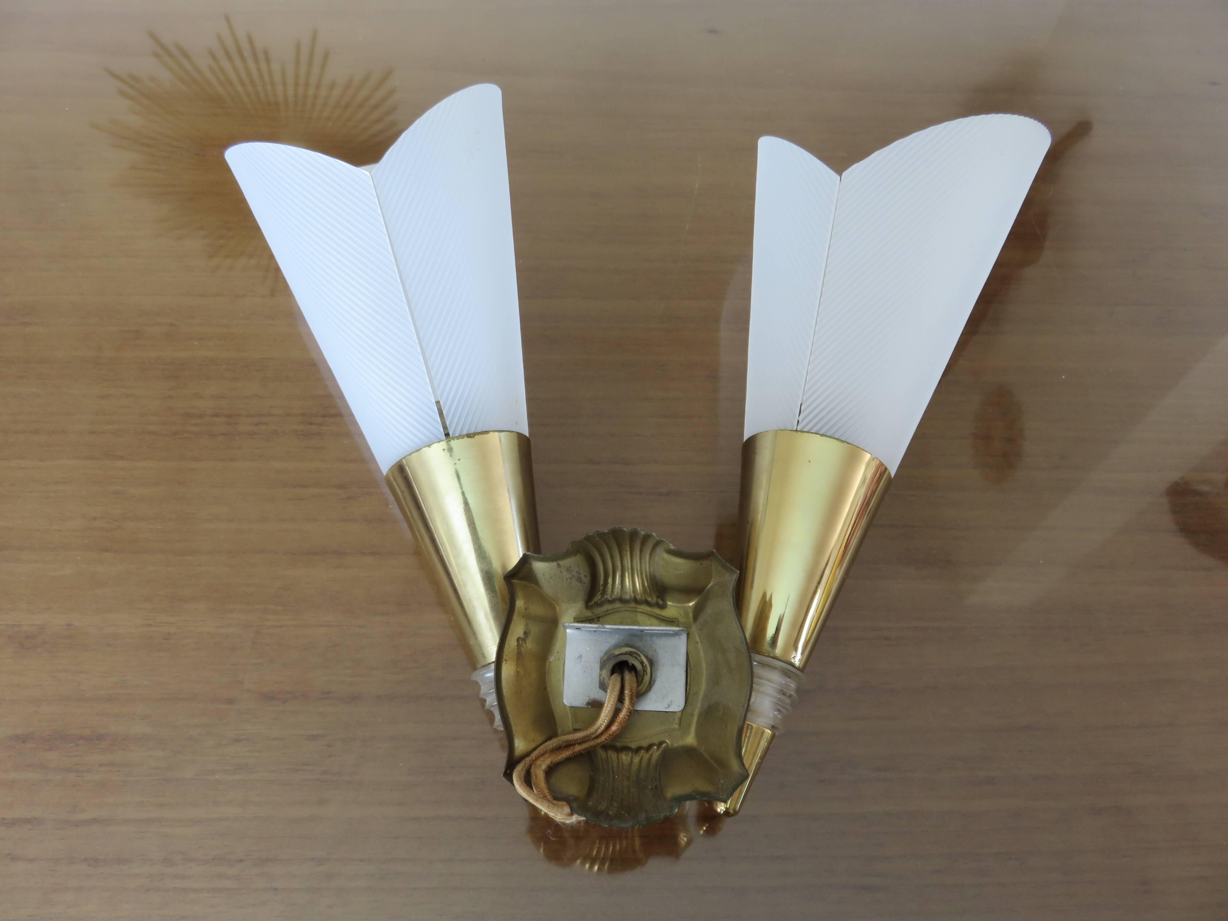 Double wall light in perspex and gold metal from the 50s and 60s.