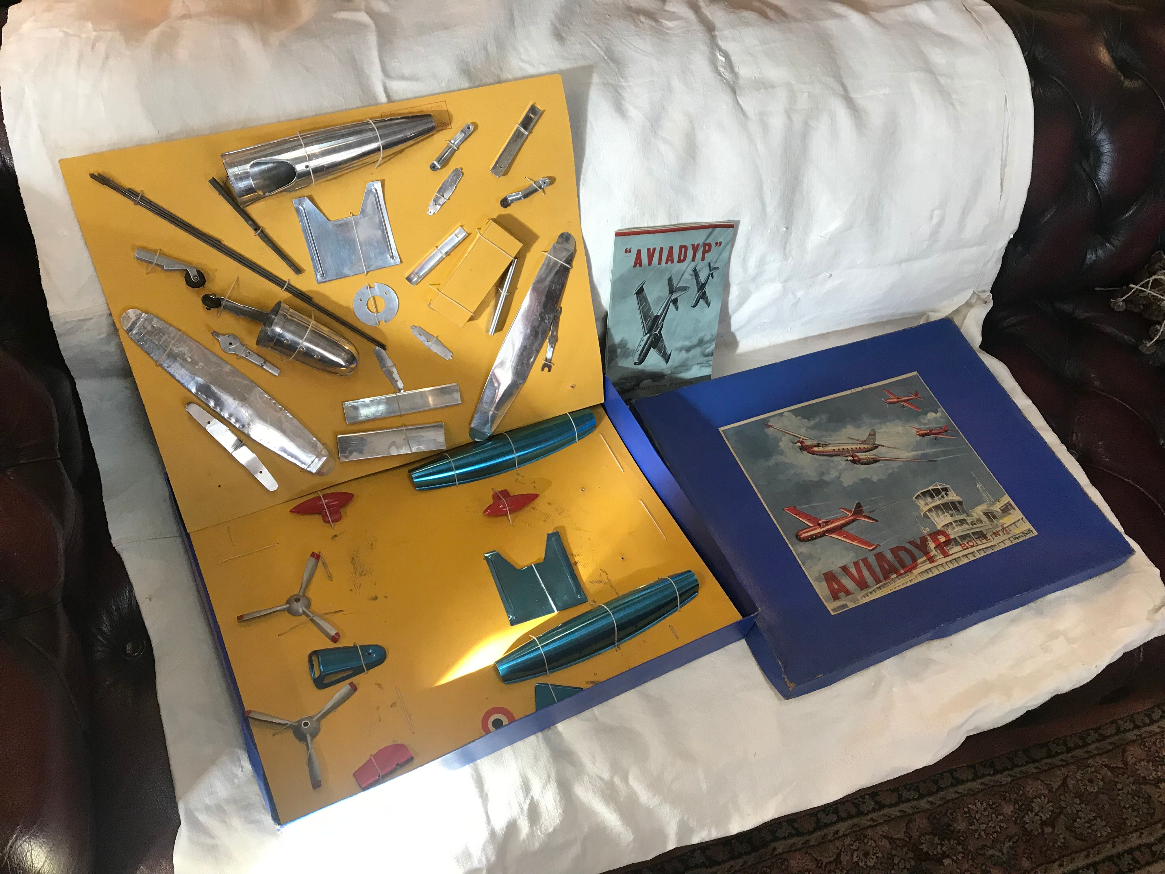 Model airplane AVIADYP