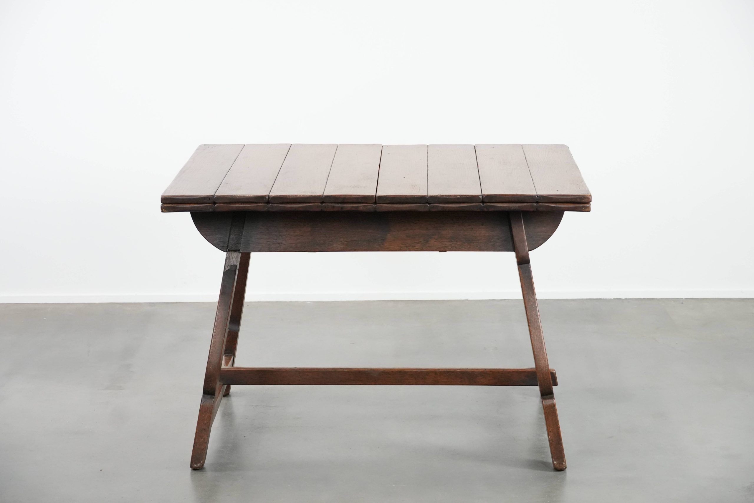 Antique Swiss extendable dining table made of oak from the mid-19th century