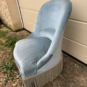 Fauteuil crapaud en velours bleu ciel