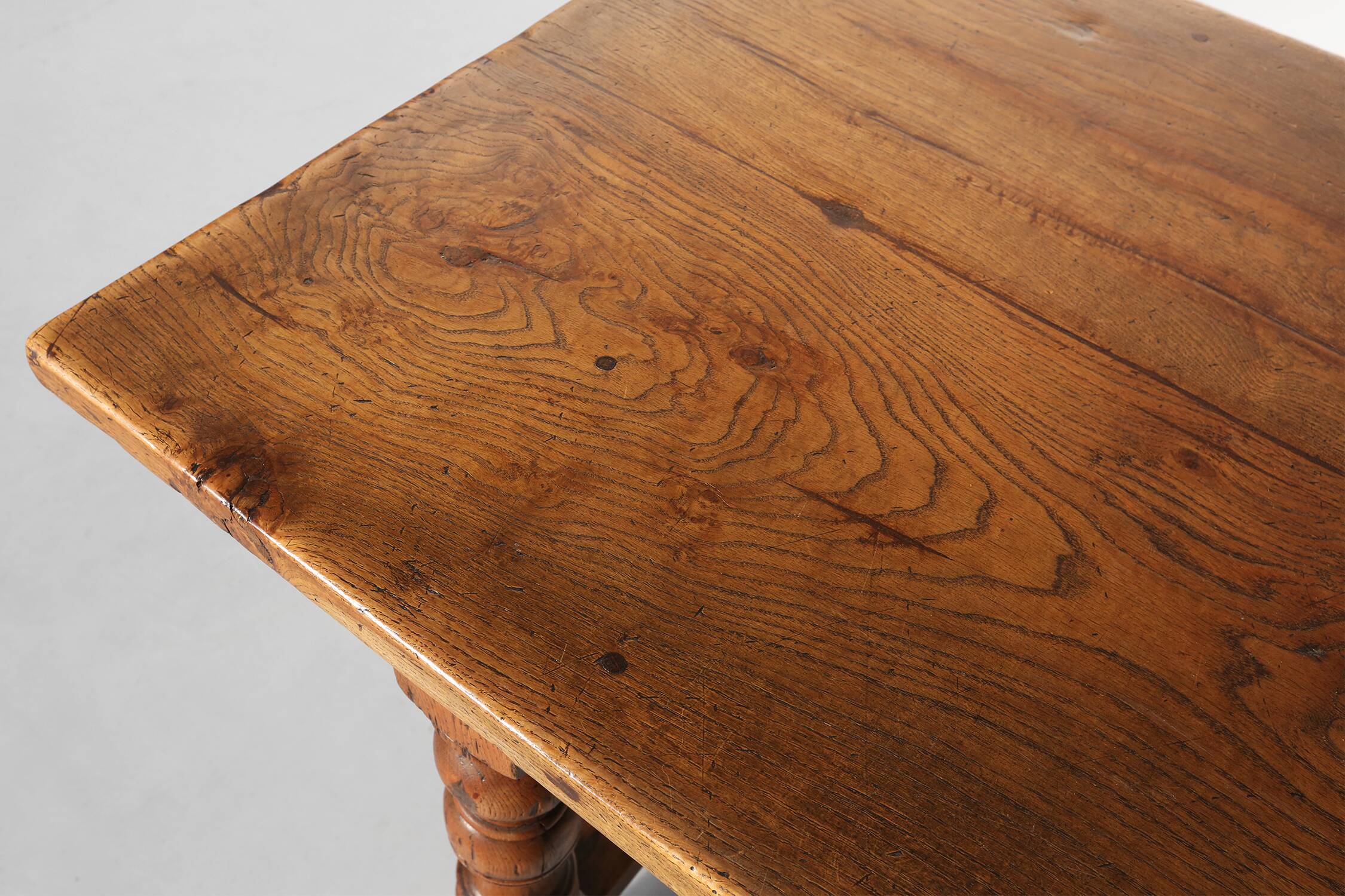 Table à manger française en chêne du XVIIIe siècle