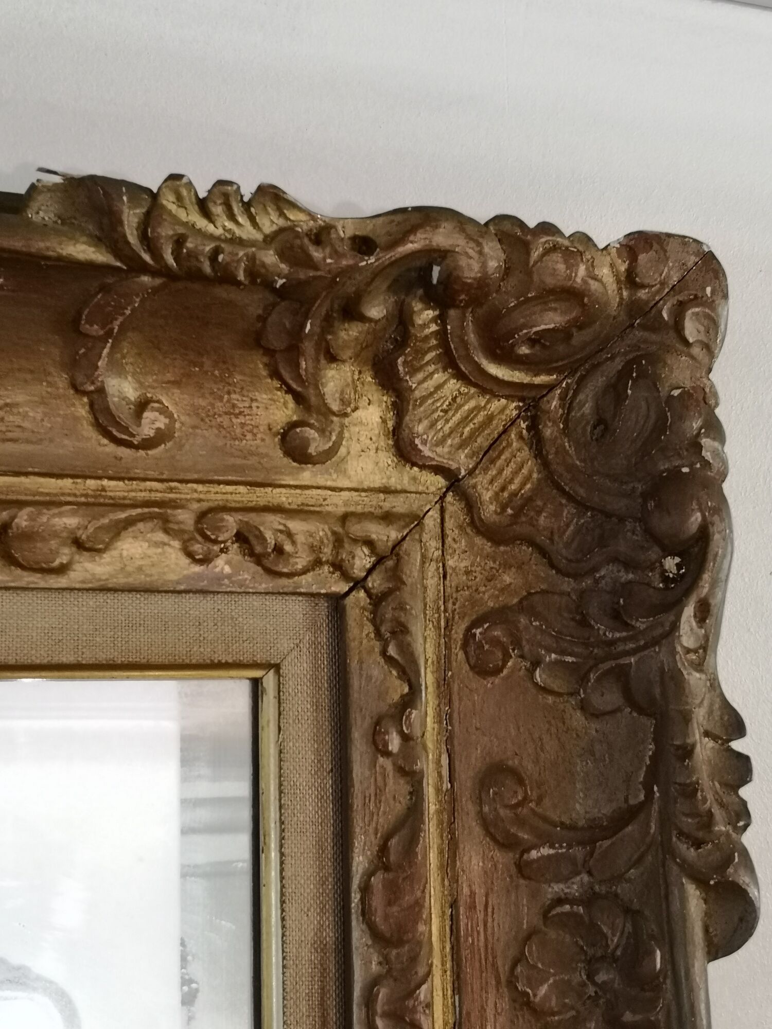 Carved and gilded wooden mirror early in the 20th century  - 96x76cm