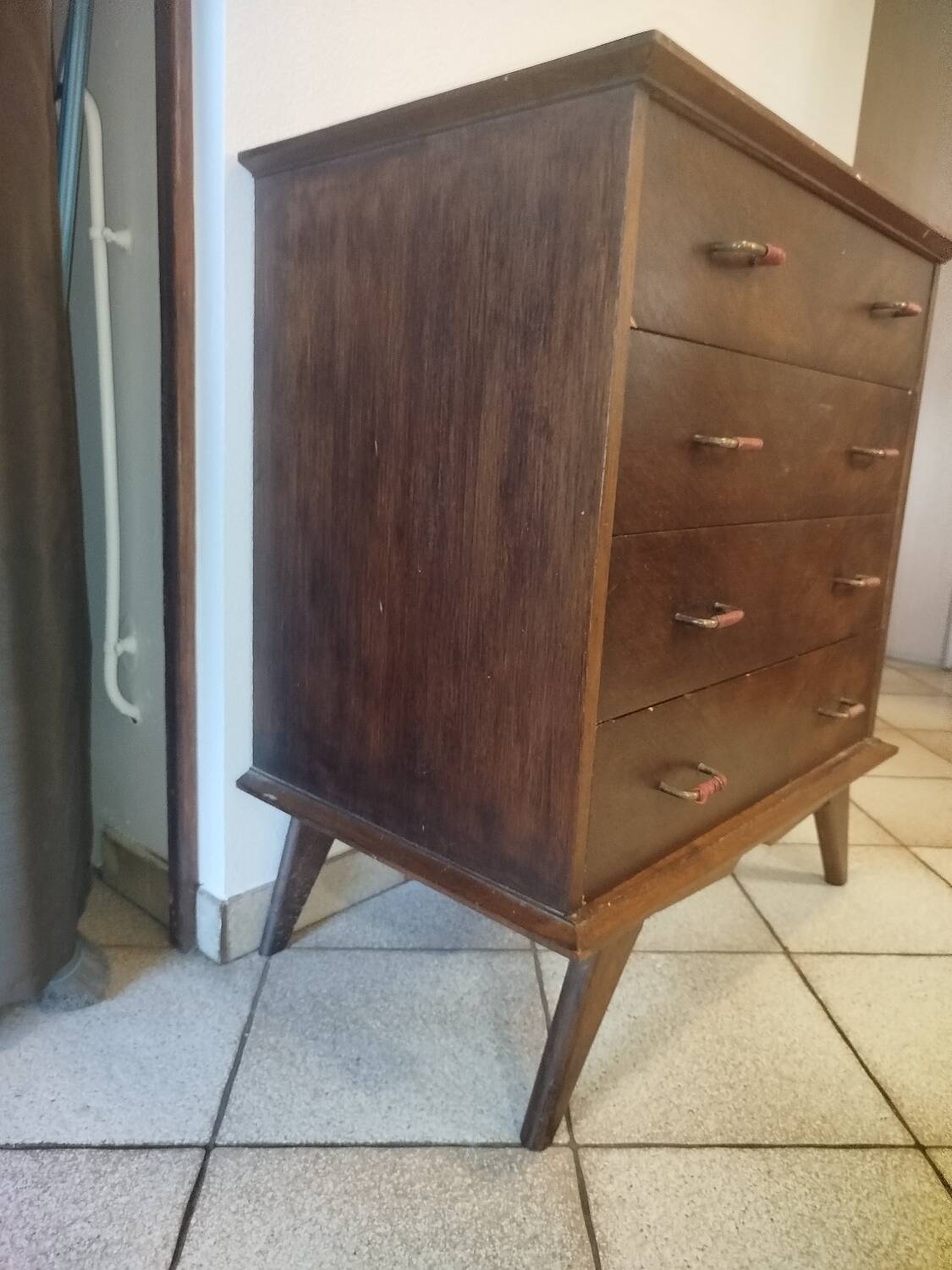 Vintage chest of drawers from the 1950s with wooden legs and a design feature.