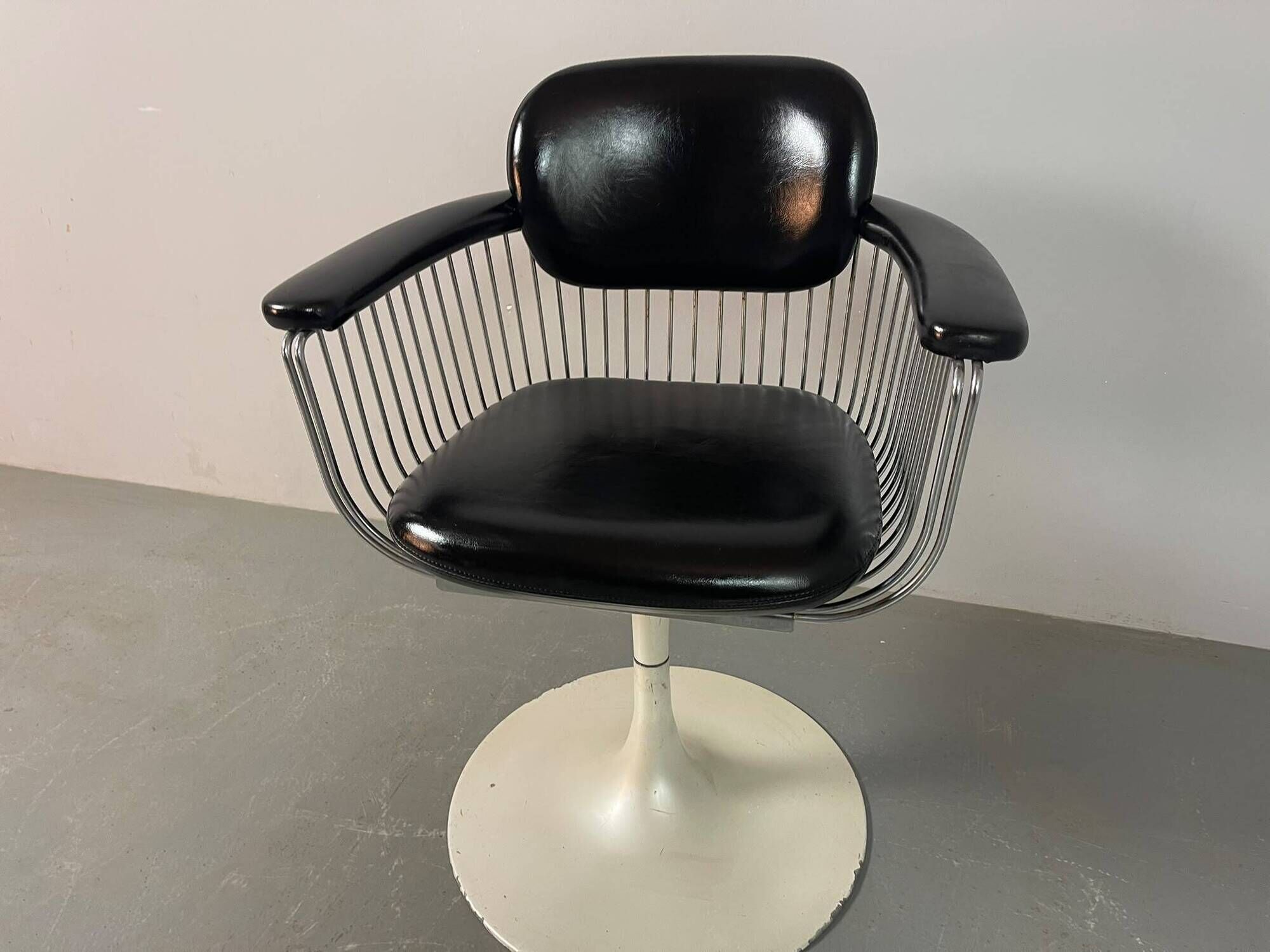 Single Mid-Century Belgian Swivel Armchair Attributed to Rudi Verelst
