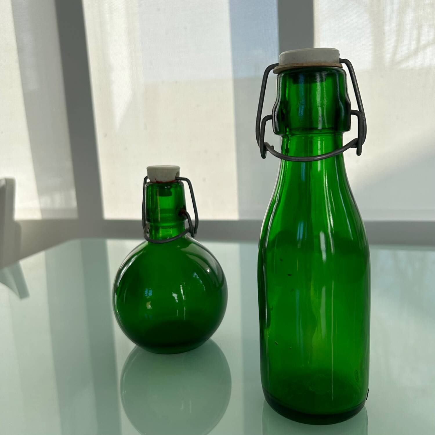 Duo de bouteilles vertes