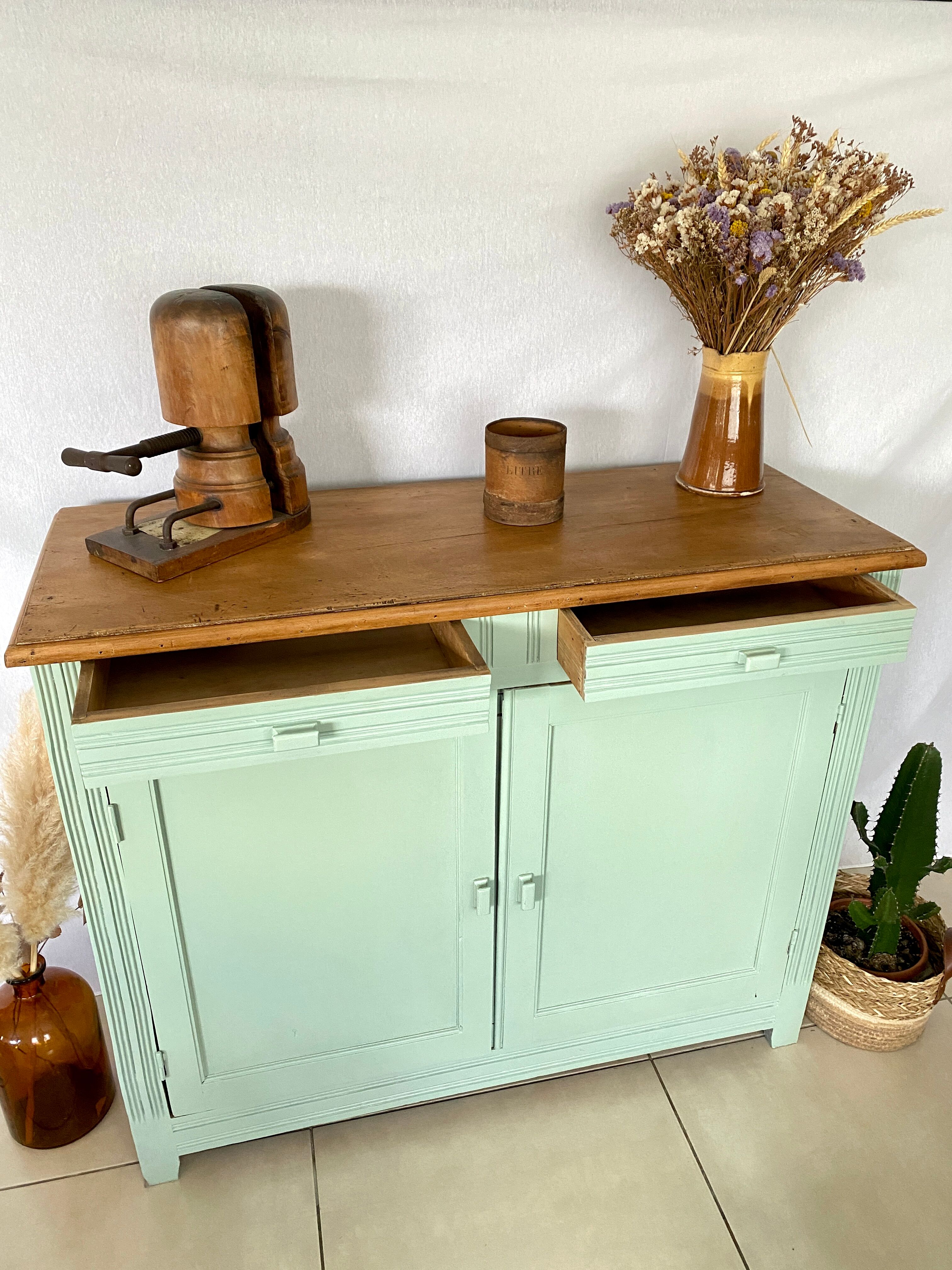 Green Parisian buffet mint