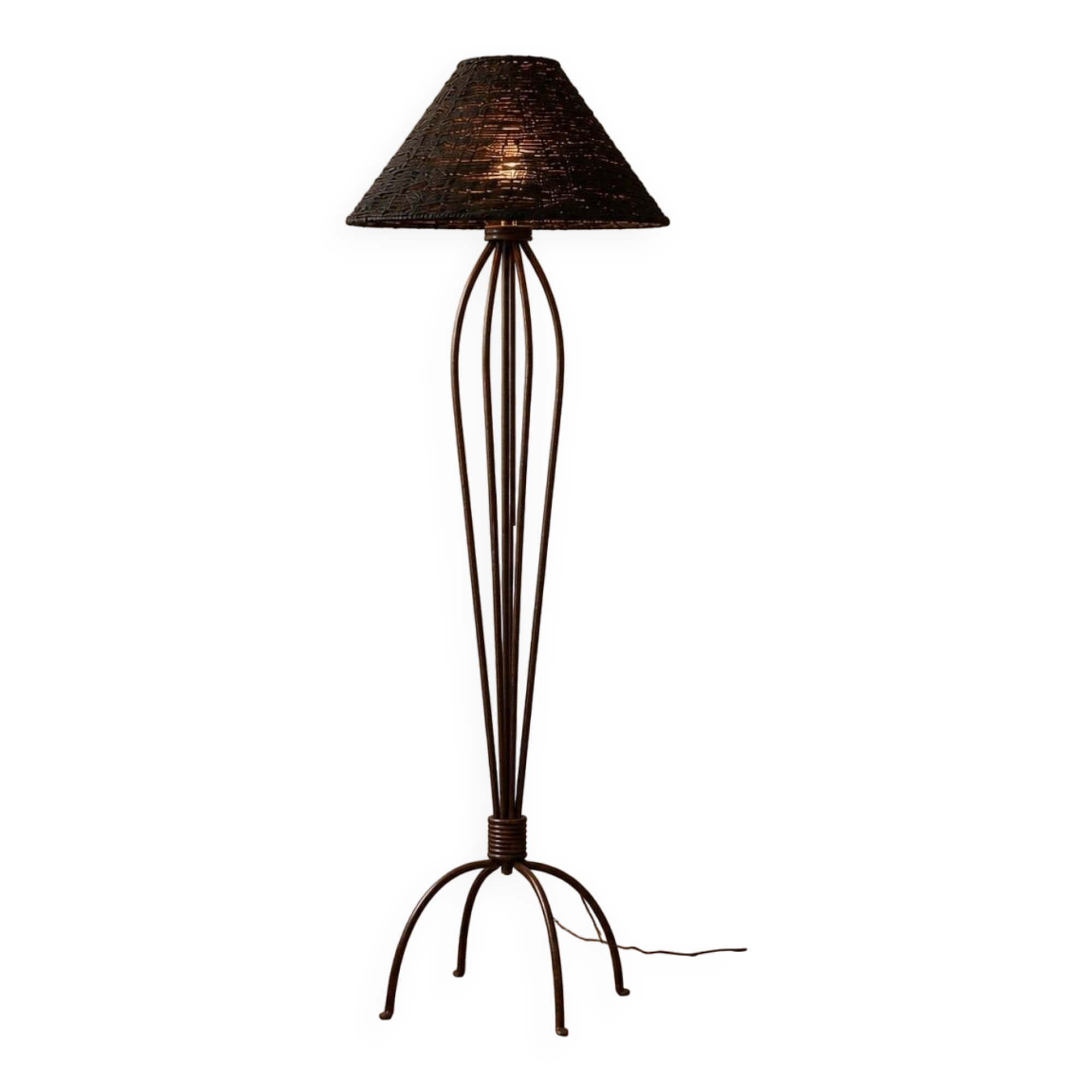 Lampe de sol en fer avec abat-jour en bambou tissé à la main, 1990-2000.