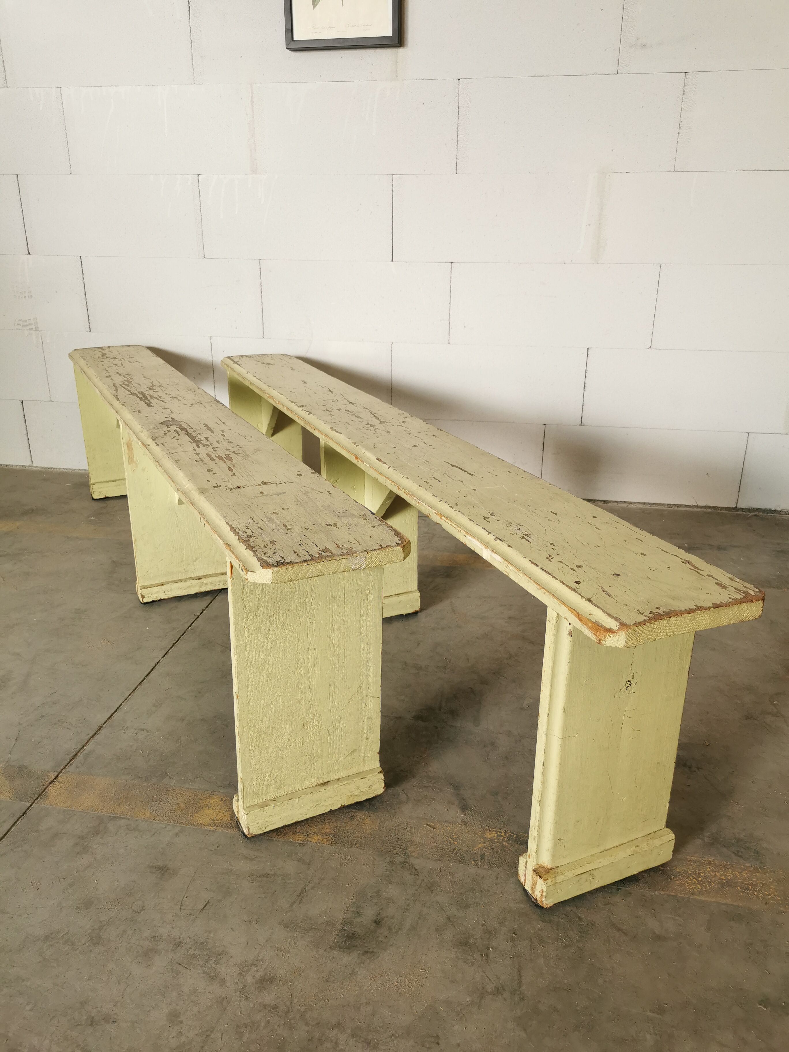 Paire de bancs en bois