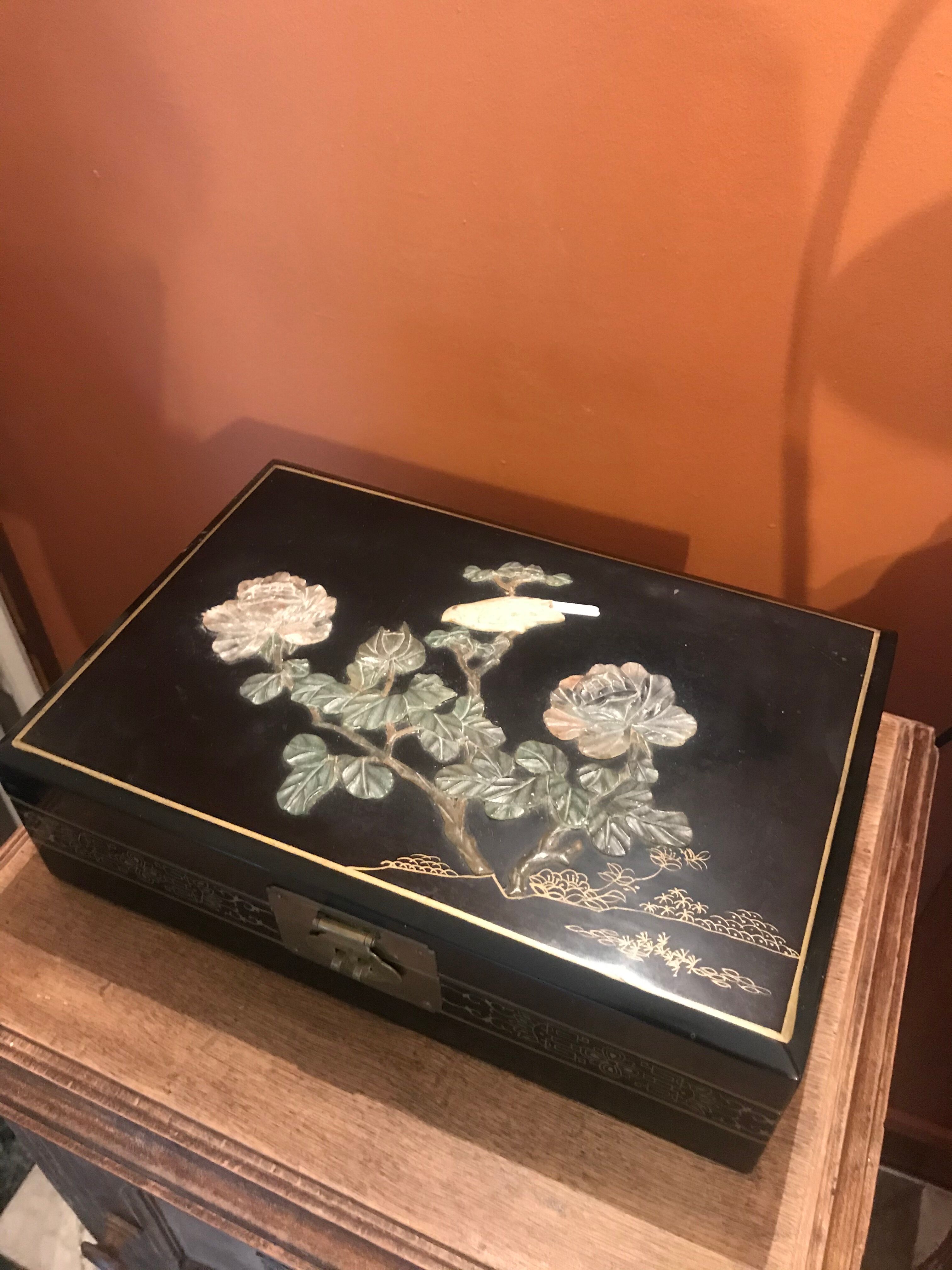 Jewelry box, hairscreas and hard stones