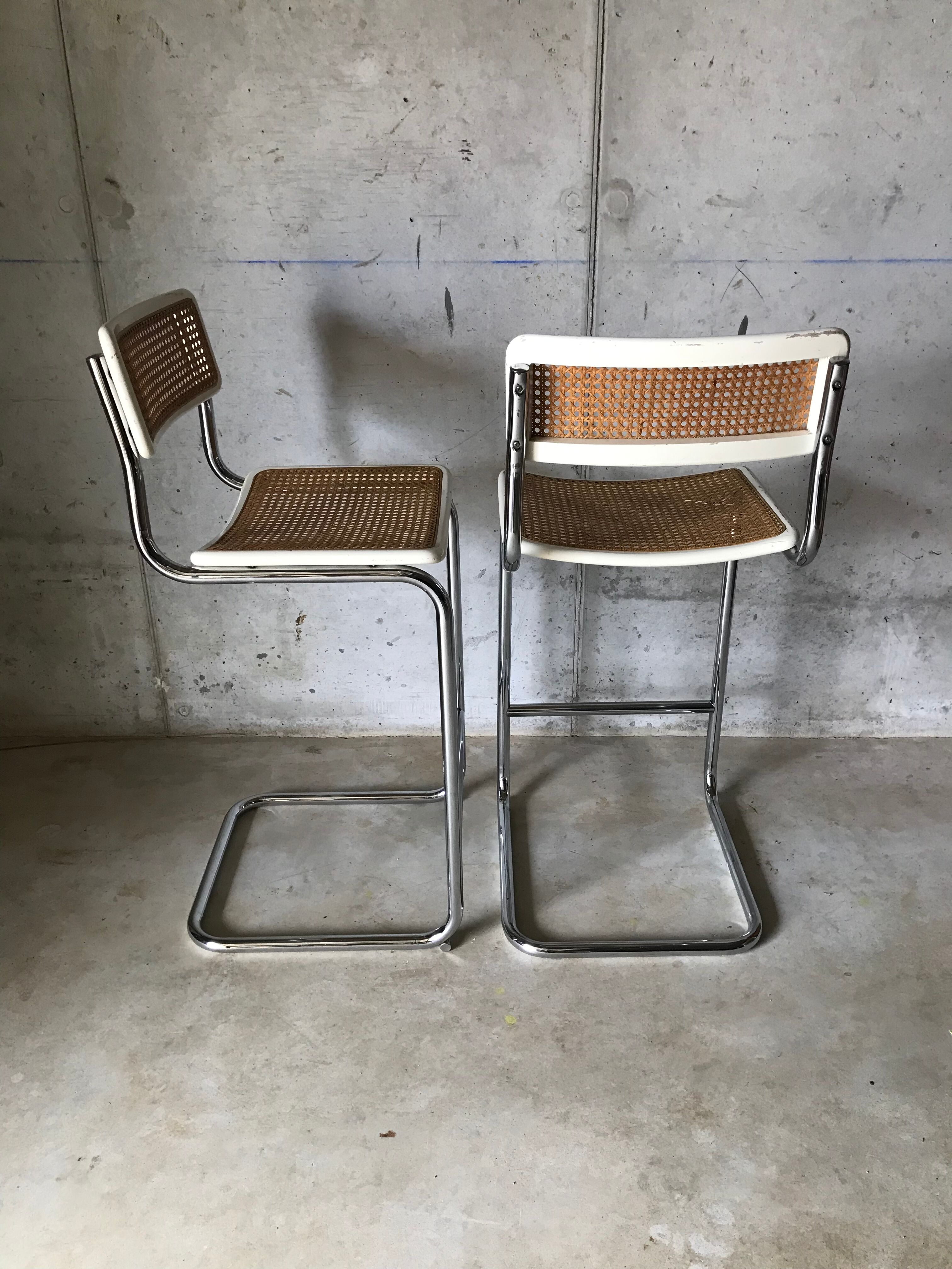 High chair in cannage