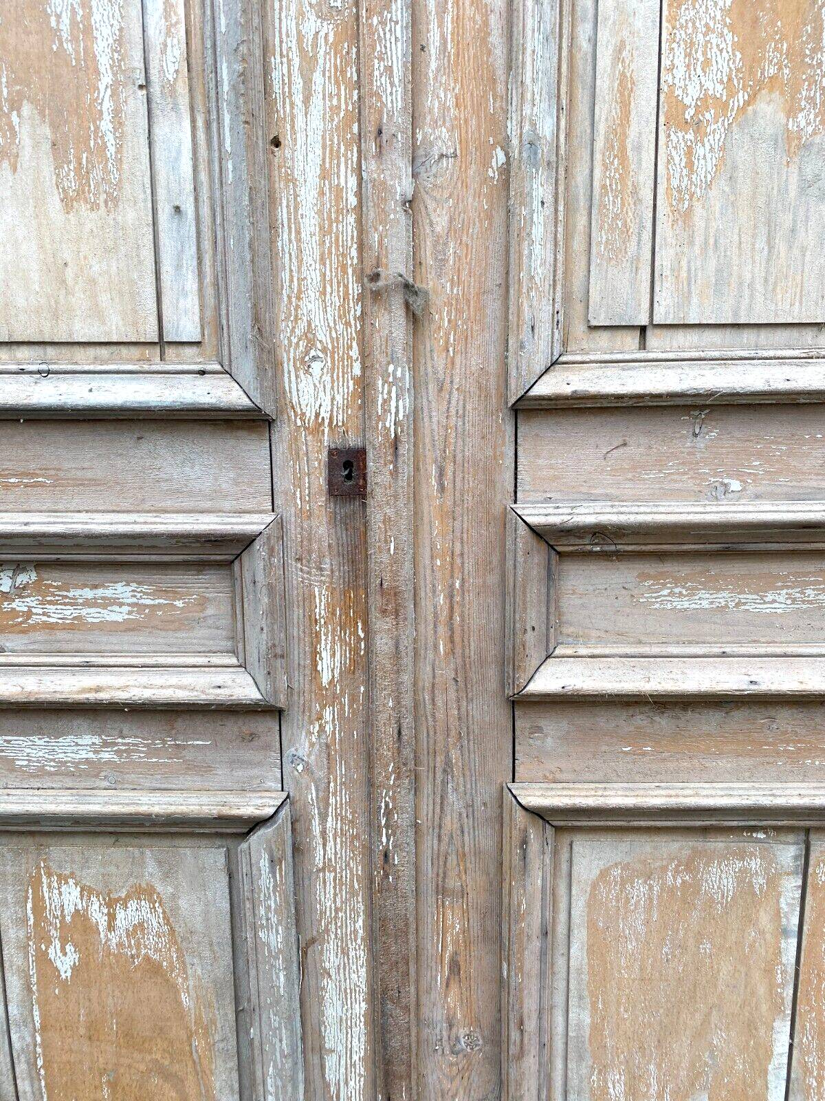 Façade de placard à double portes en sapin massif XXsiècle