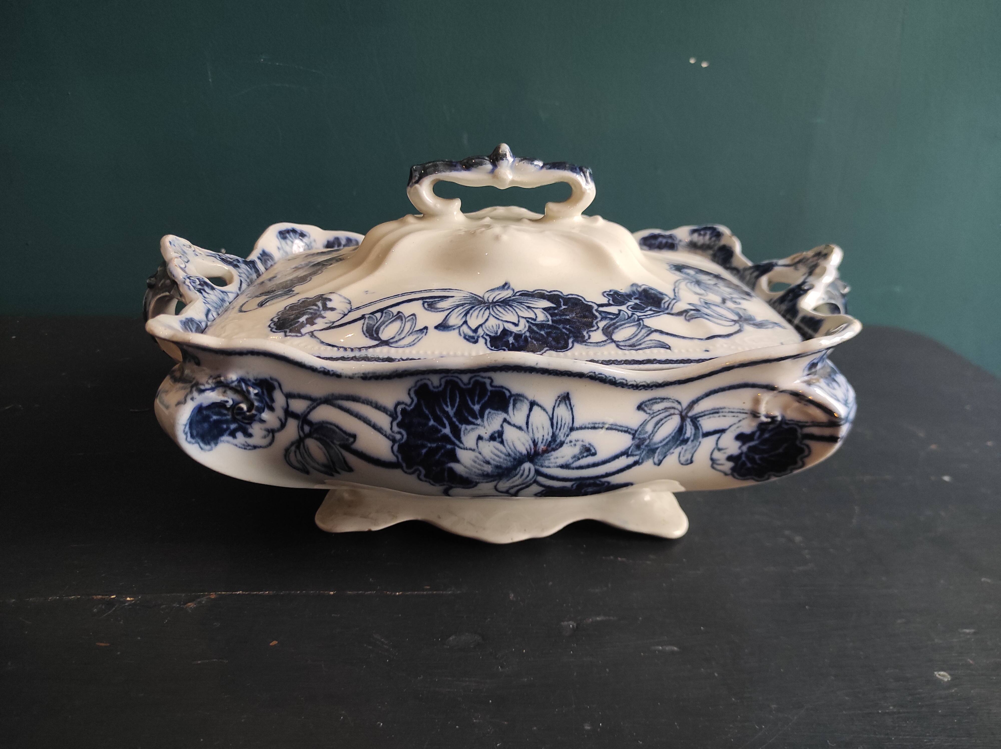 Set of 2 soup tureens, 19th century, Williams & Co. Crown china, Lily patte