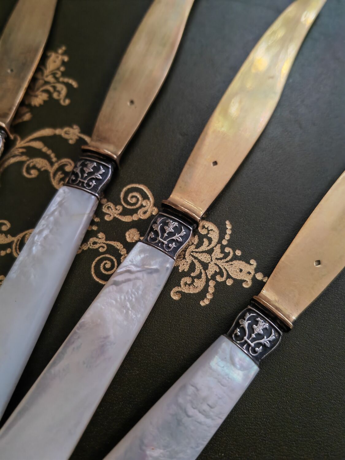 7 old mother-of-pearl knives