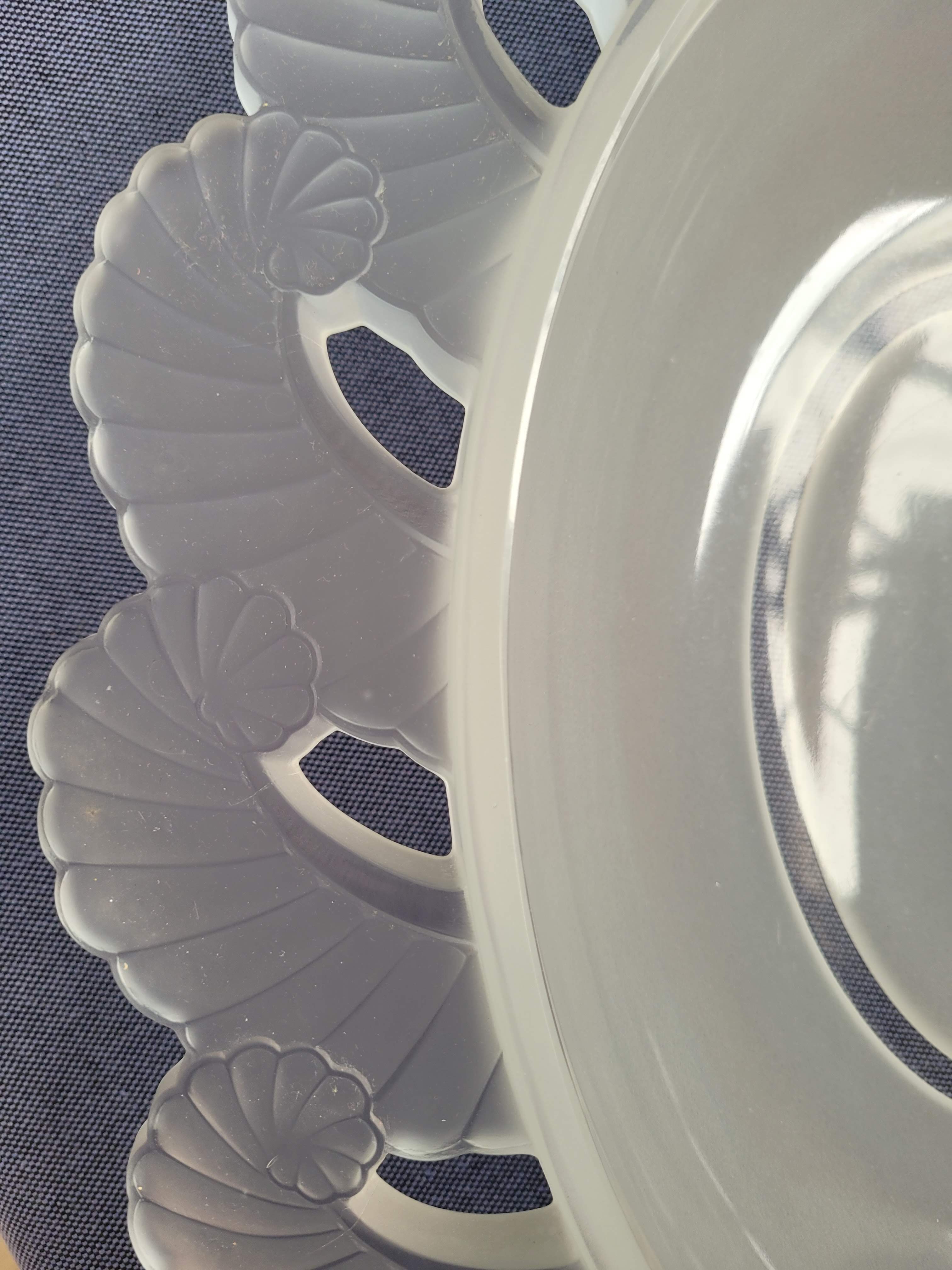 Important cut or mid-table signed Verlys, art deco