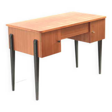 Bureau vintage élégant avec pieds noirs fabriqué dans les années 60