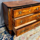 Commode de style Louis XVI.