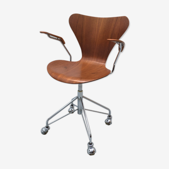Chaise de bureau Arne Jacobsen Série 7 modèle 3217