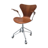 Arne Jacobsen Series 7 model 3217