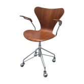 Arne Jacobsen Series 7 model 3217
