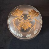 Bonbonnière art nouveau en verre satiné avec décor floral peint a l’émaille