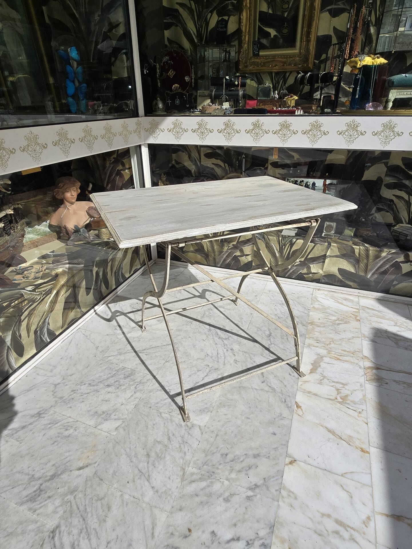 Ancienne table pliante