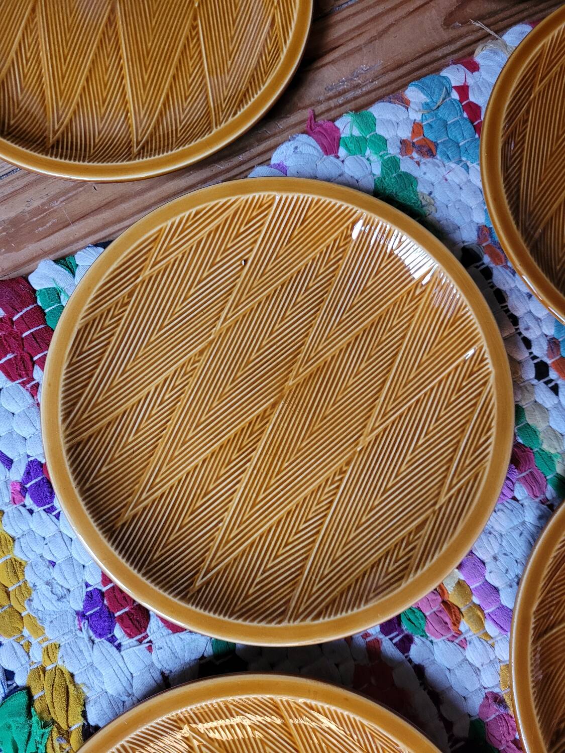 Lot No. 1 of 6 Salins barbotine dessert plates