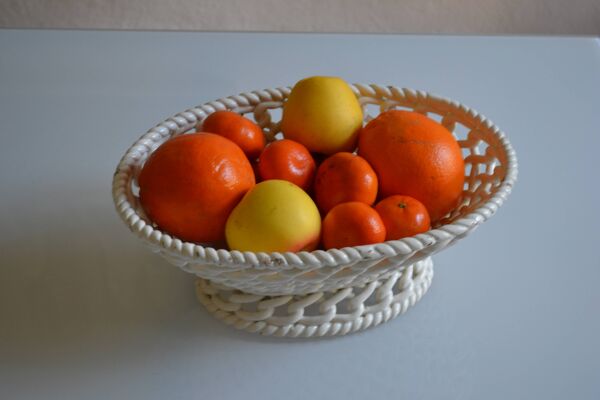 Corbeille ou coupe à fruits ovale en céramique tressée