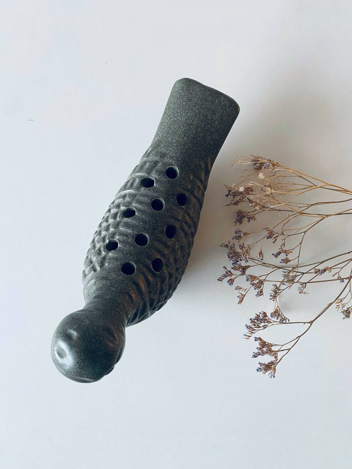 Bird-shaped vase signed Le potier Menton