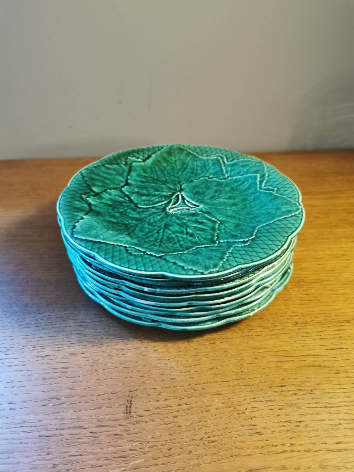 Set of 10 vintage Gien barbotine plates