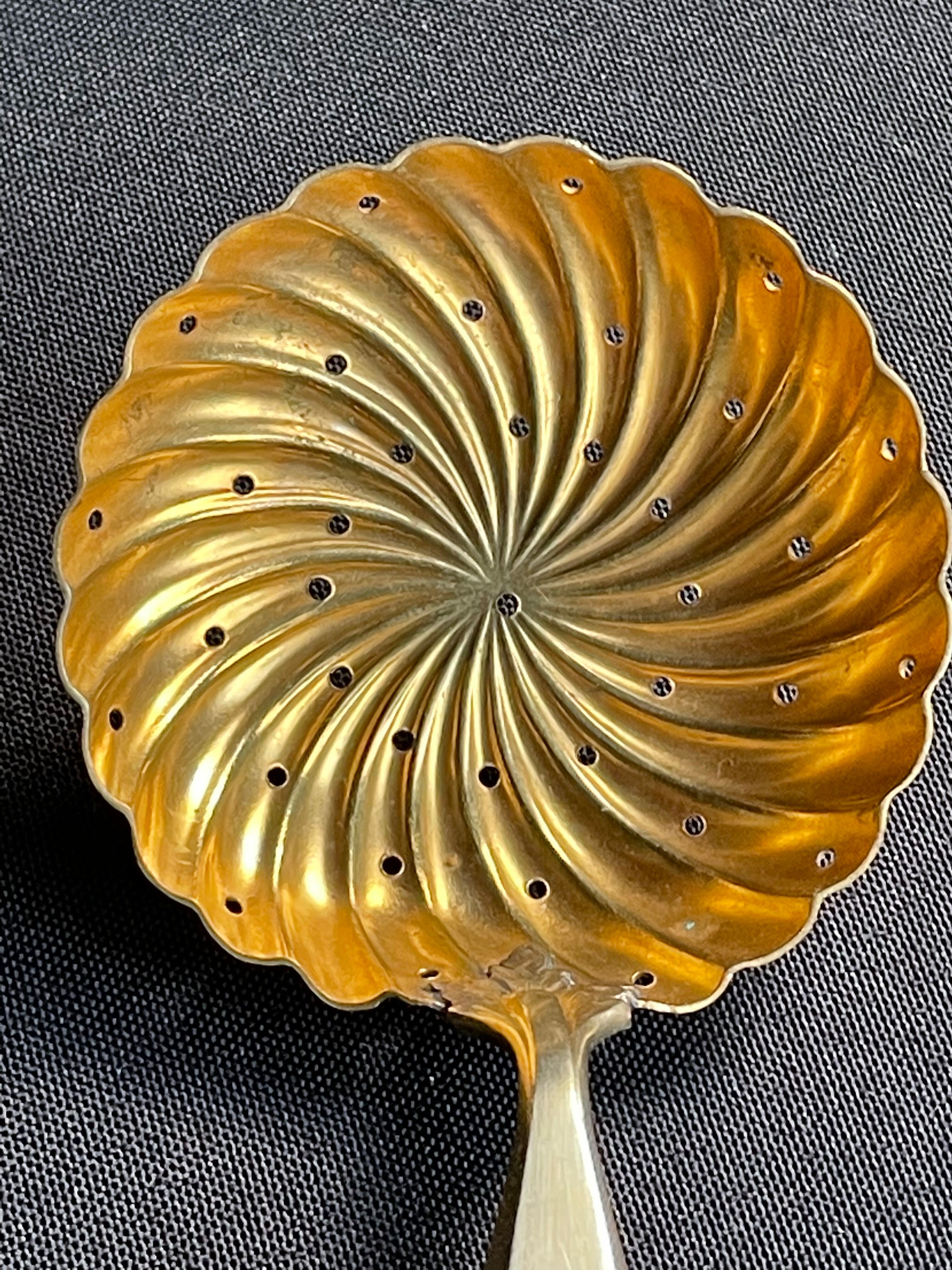 Covered strawberry service box