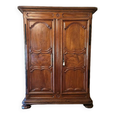 Armoire louis xiv en noyer massif du xviii ème siecle