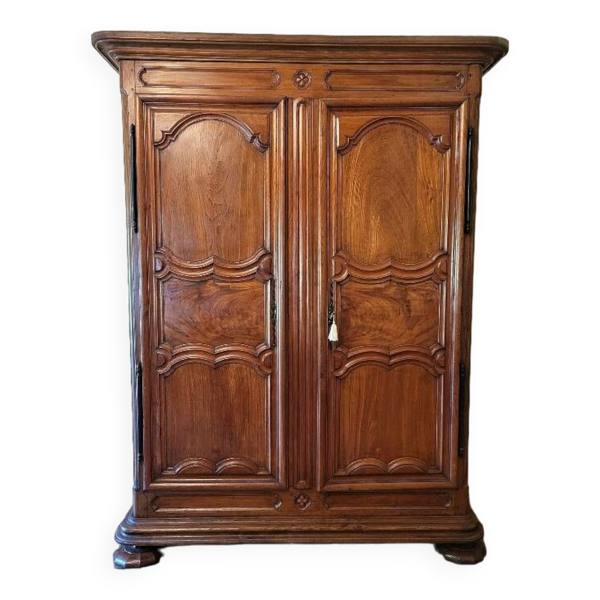 Armoire louis xiv en noyer massif du xviii ème siecle — Beyit