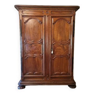 Armoire louis xiv en noyer massif du xviii ème siecle