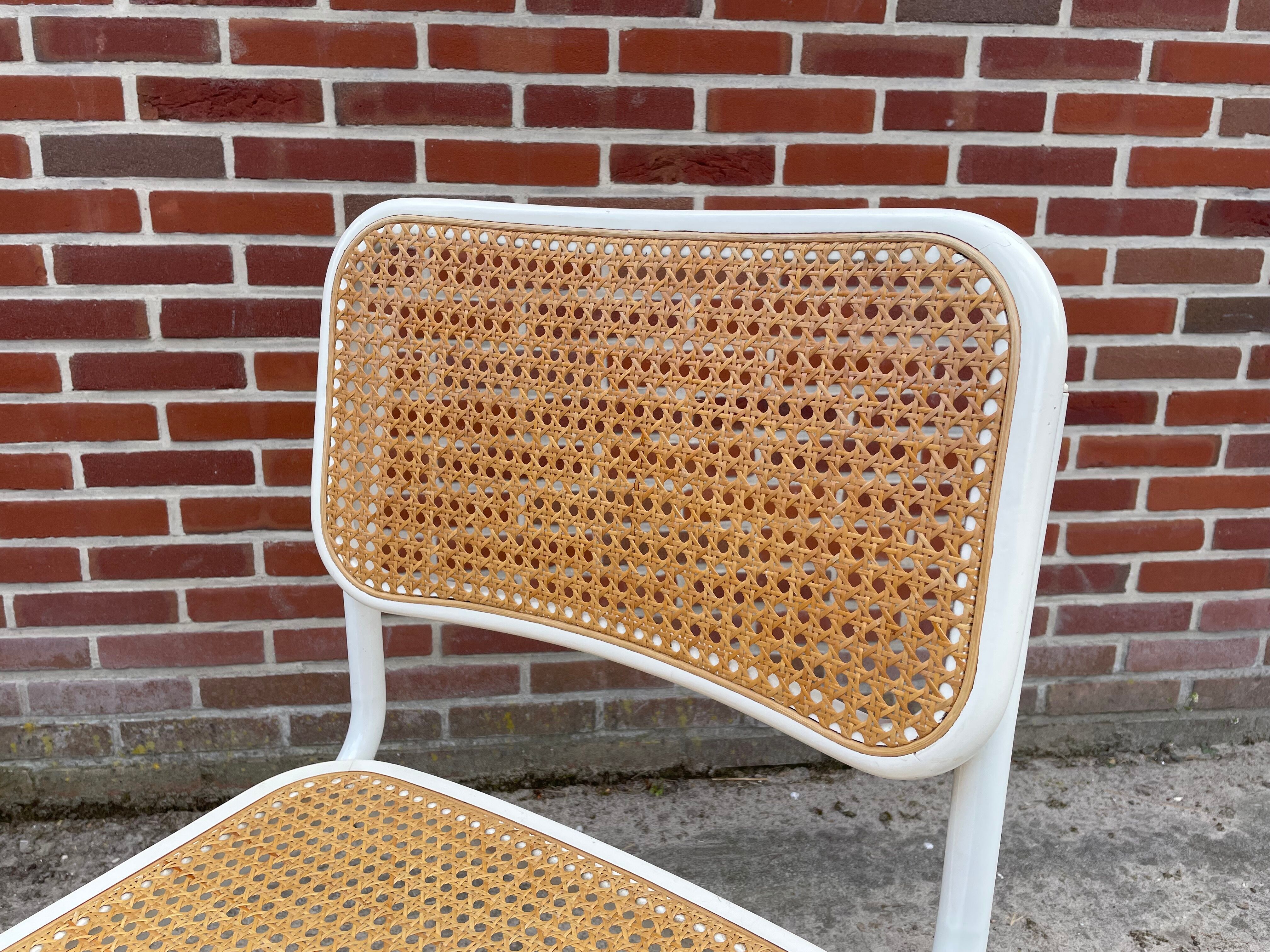 Set of 4 Cesca b32 model chairs in white