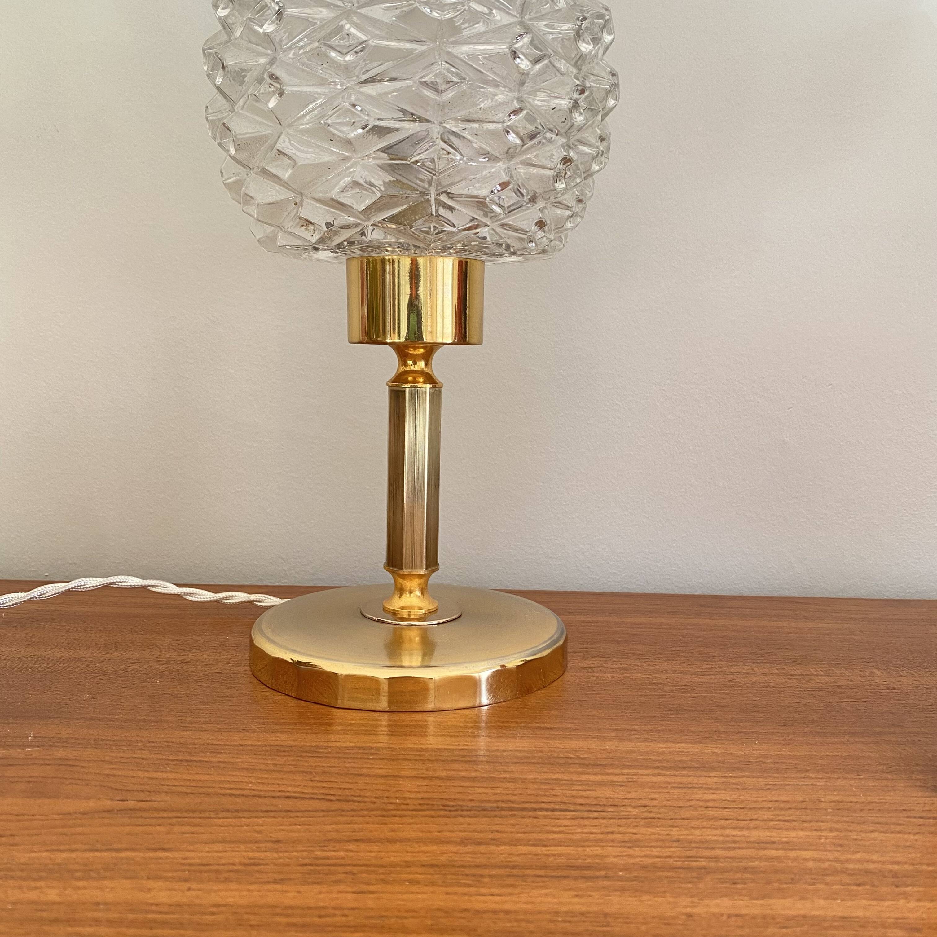 Table lamp desk bedside globe antique chiseled glass and brass base