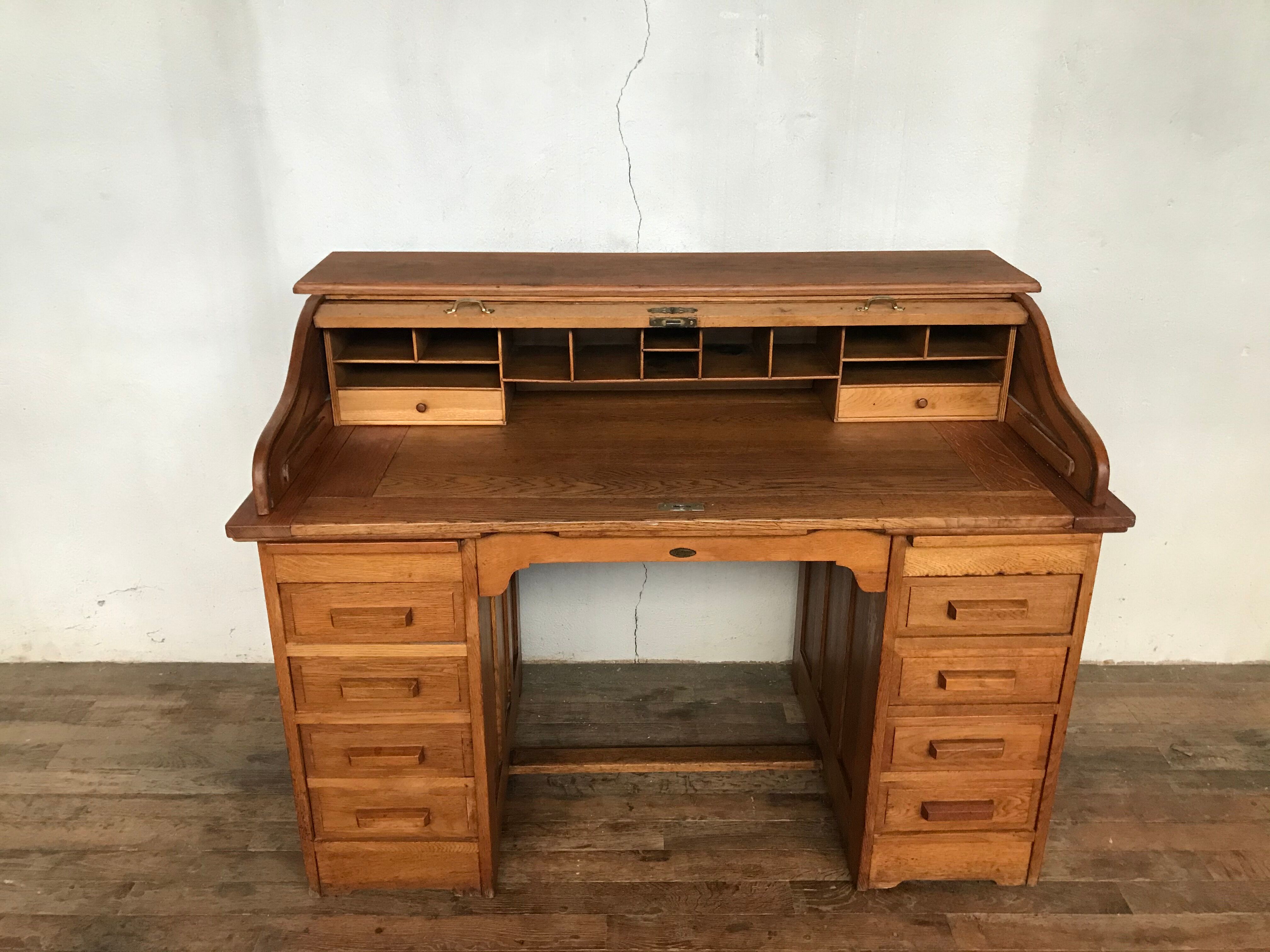 American solid solid oak cylinder desk from 1930