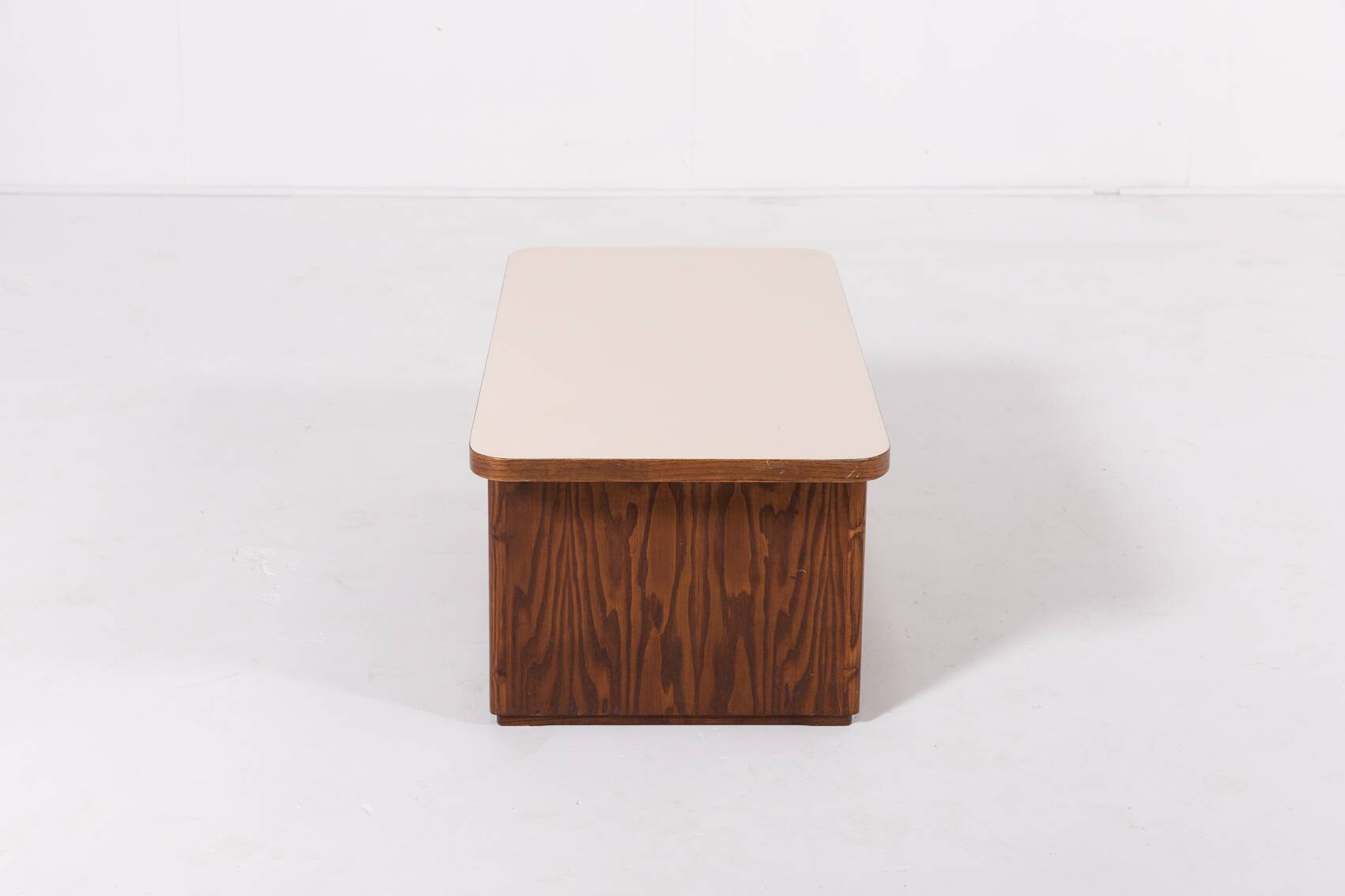 Petite table basse brutaliste des années 1970