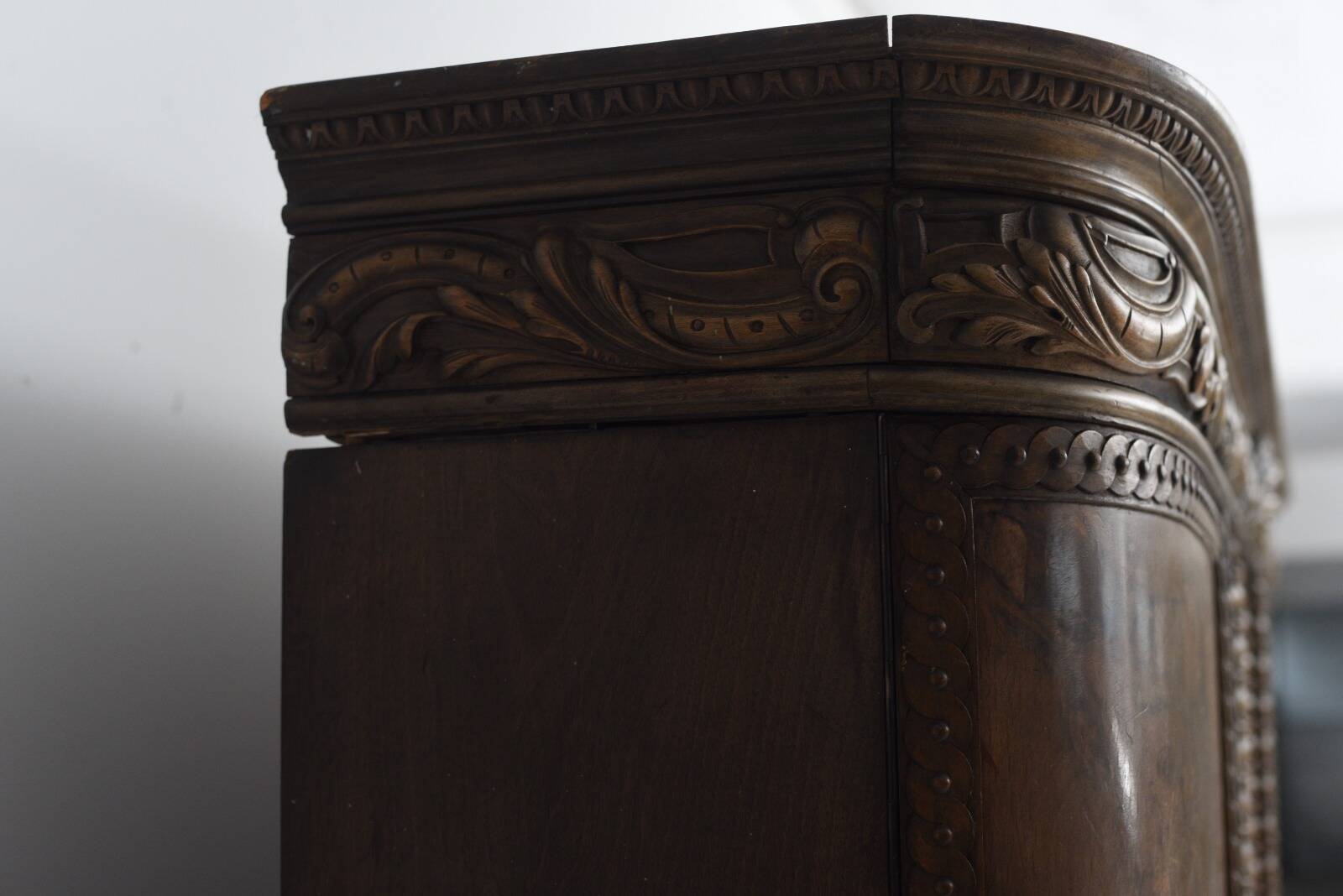 Magnificent Italian Wardrobe in Walnut with Big Lion Feet, 1920s